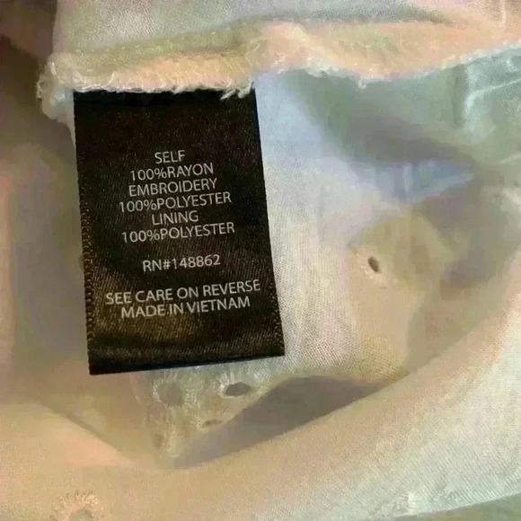 Torrid Eyelet 3/4 sleeve - Picture 7 of 7